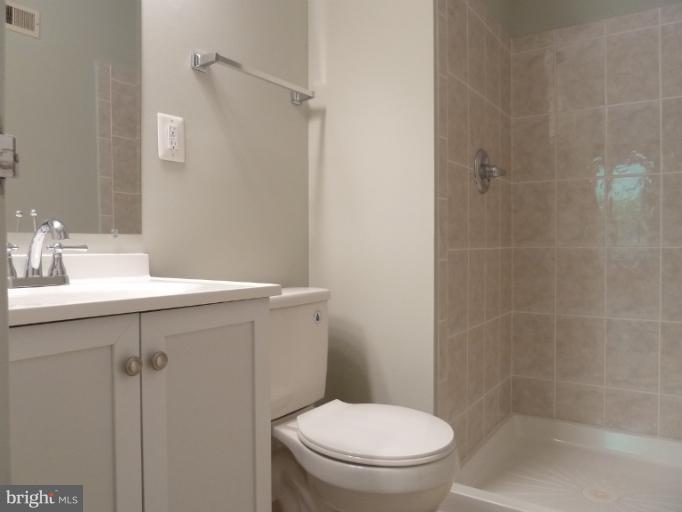 1782 Ivy Oak Square, Unit 79 Reston, VA 20190 - Photo 20 of 23 a bathroom with a sink a toilet and shower