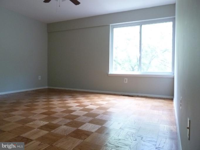 1782 Ivy Oak Square, Unit 79 Reston, VA 20190 - Photo 7 of 23 a view of an empty room and window