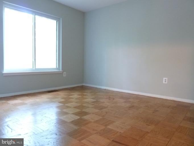 1782 Ivy Oak Square, Unit 79 Reston, VA 20190 - Photo 8 of 23 an empty room with a window