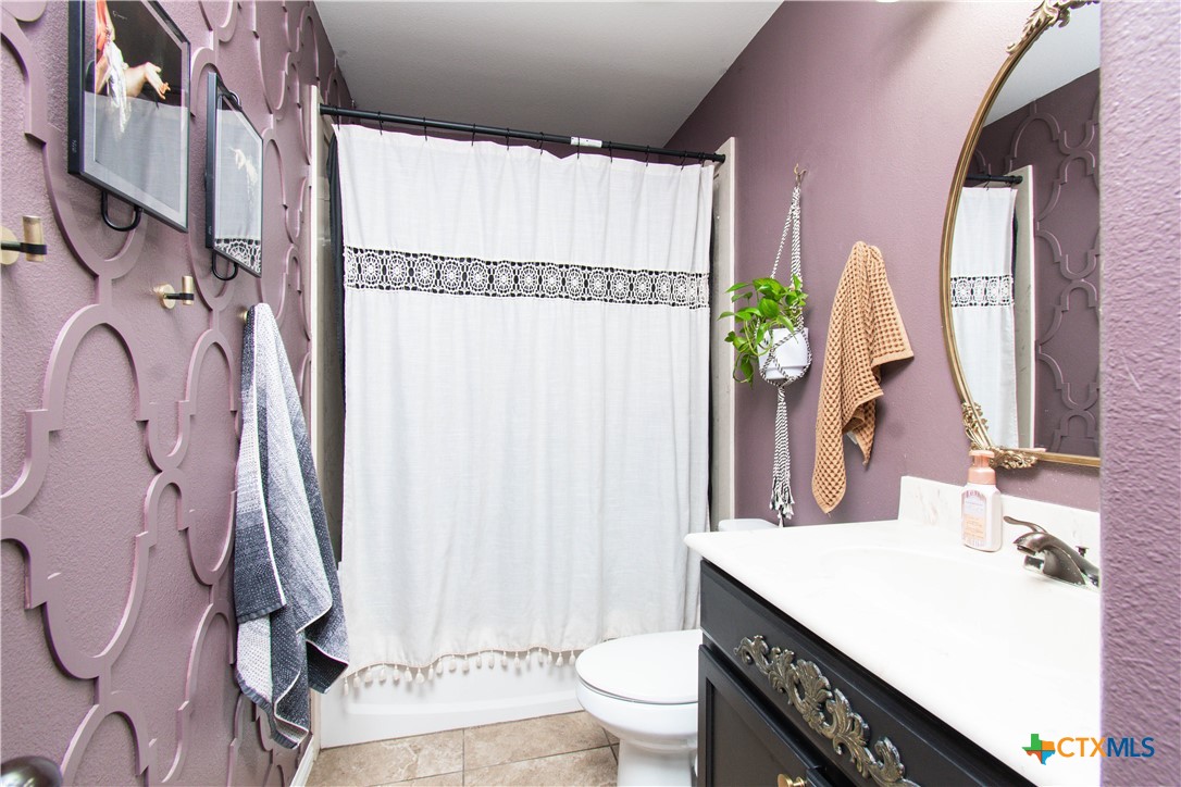 519 Pleasant View Road Troy, TX 76579 - Photo 13 of 30 a bathroom with a sink a toilet and a mirror