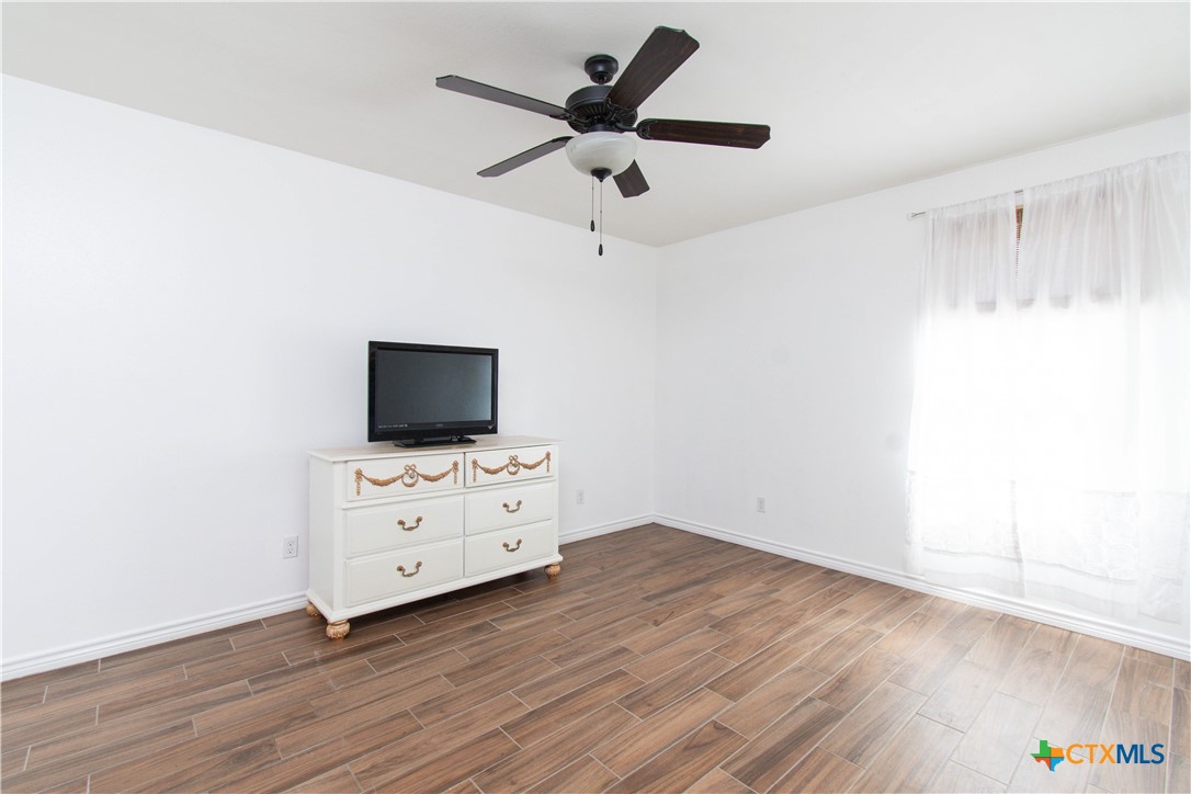 519 Pleasant View Road Troy, TX 76579 - Photo 16 of 30 a room with furniture and flat screen tv