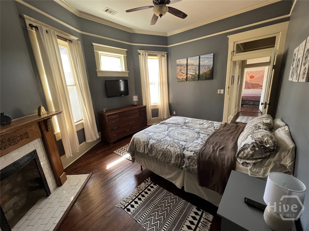 107 West 37th Street Savannah, GA 31401 - Photo 2 of 20