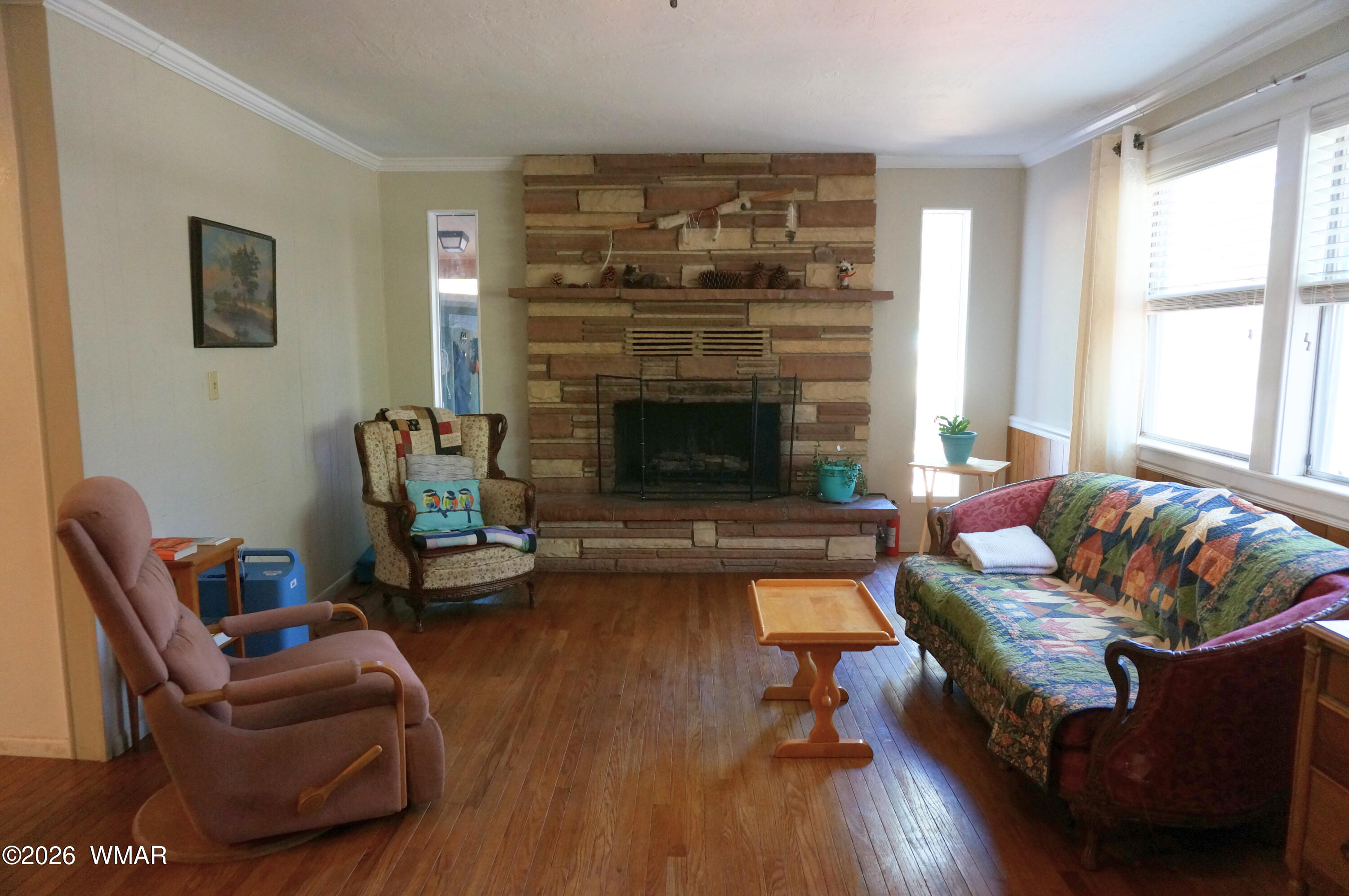 6066 Wagon Wheel Road Lakeside, AZ 85929 - Photo 7 of 32 a living room with furniture and a fireplace