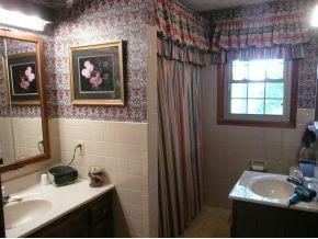 401 Mitchell Road Kingsport, TN 37663 - Photo 8 of 24 Bathroom