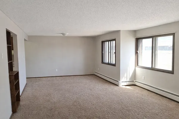 $775 | 761 South 9th Street, Unit 3, Bird Island, MN 55310