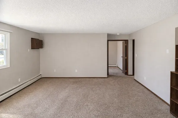 $775 | 761 South 9th Street, Unit 3, Bird Island, MN 55310