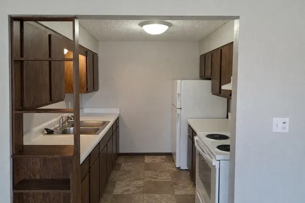 $775 | 761 South 9th Street, Unit 3, Bird Island, MN 55310