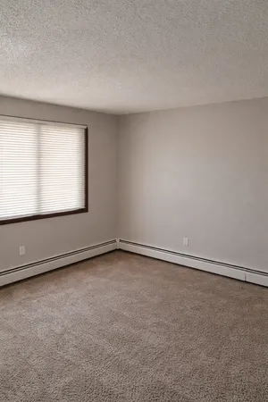 $775 | 761 South 9th Street, Unit 3, Bird Island, MN 55310