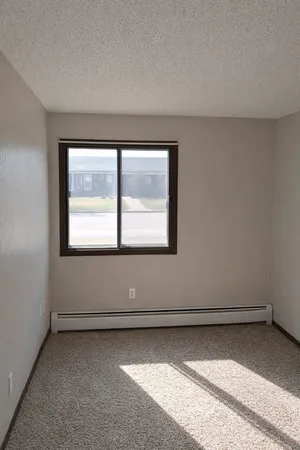 $775 | 761 South 9th Street, Unit 3, Bird Island, MN 55310