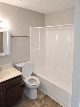 $775 | 761 South 9th Street, Unit 3, Bird Island, MN 55310