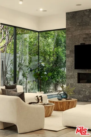 $3,450,000 | 458 South Mansfield Avenue, Los Angeles, CA 90036