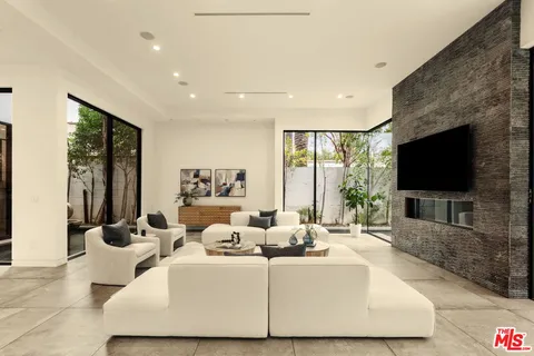 $3,450,000 | 458 South Mansfield Avenue, Los Angeles, CA 90036