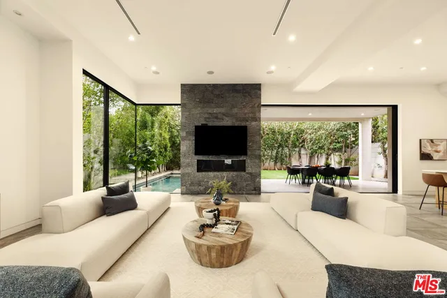 $3,450,000 | 458 South Mansfield Avenue, Los Angeles, CA 90036