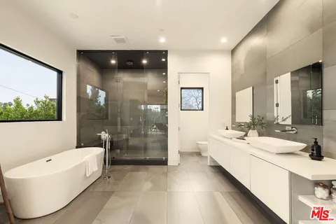 $3,450,000 | 458 South Mansfield Avenue, Los Angeles, CA 90036