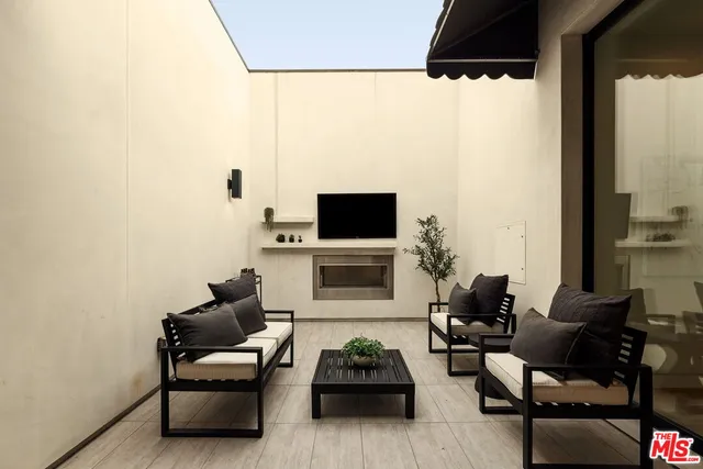 $3,450,000 | 458 South Mansfield Avenue, Los Angeles, CA 90036