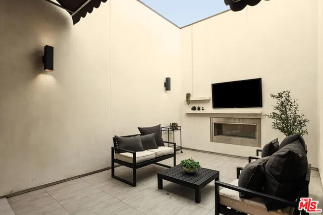 $3,450,000 | 458 South Mansfield Avenue, Los Angeles, CA 90036