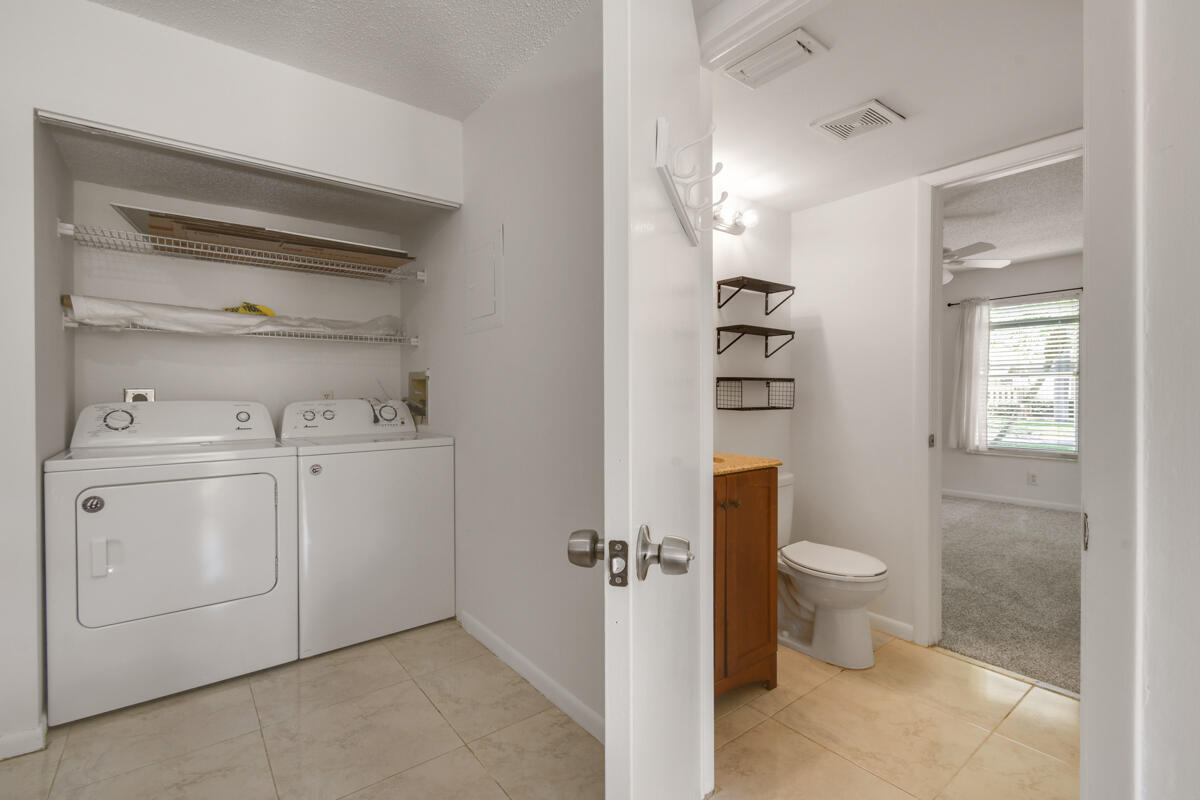 324 Maplecrest Circle Jupiter, FL 33458 - Photo 15 of 29 DSC_4064