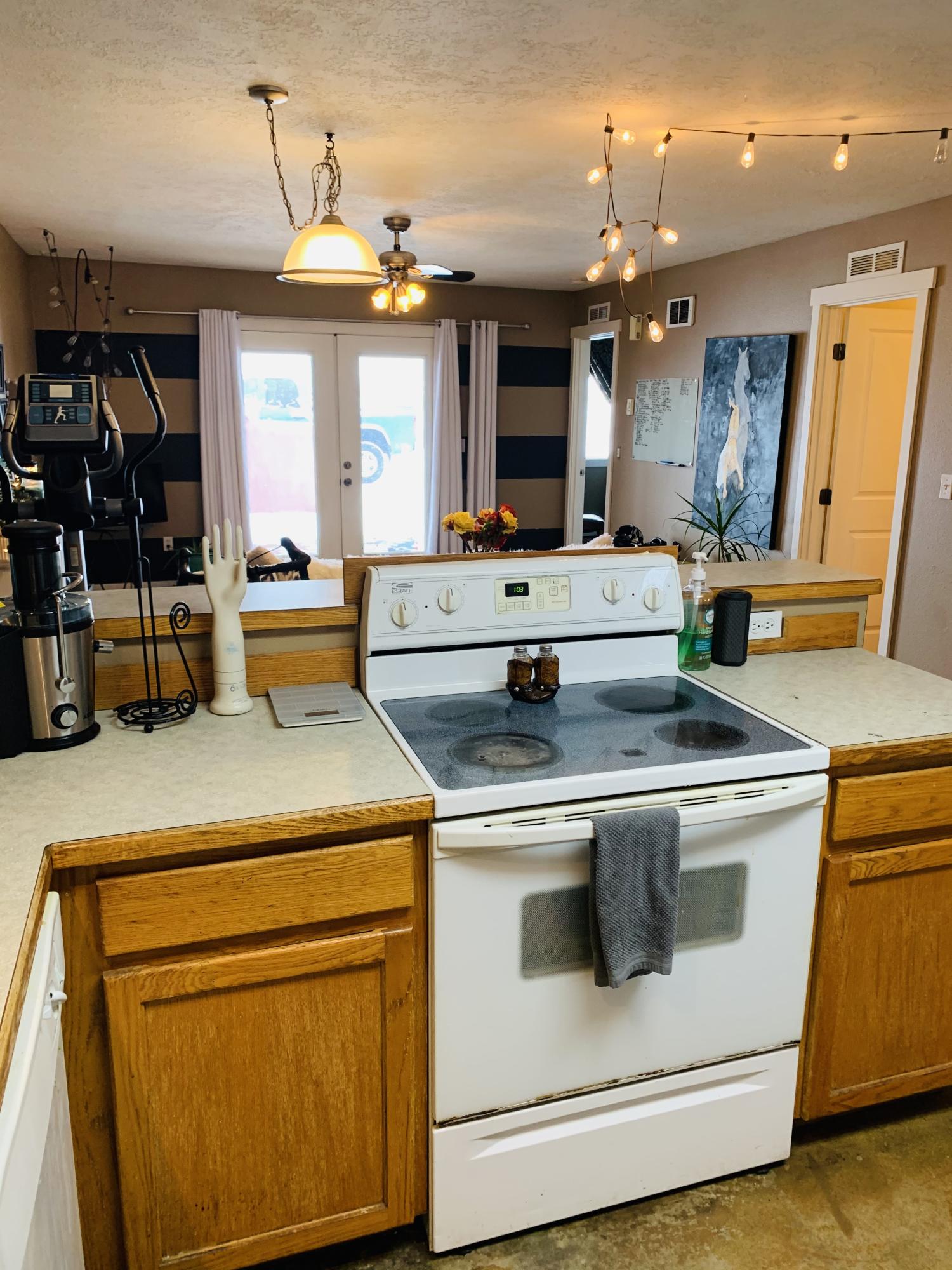 566 5th Street Metolius, OR 97741 - Photo 20 of 39 Kitchen to living room