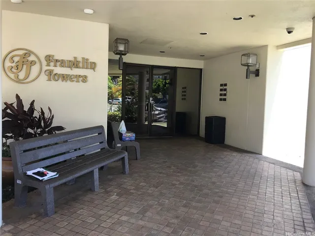 $2,900 | 990 Ala Nanala Street, Unit 33C, Honolulu, HI 96818