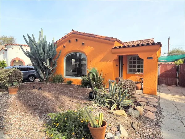 $3,900 | 2068 San Francisco Avenue, Long Beach, CA 90806