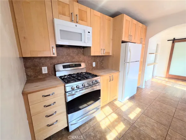 $3,900 | 2068 San Francisco Avenue, Long Beach, CA 90806