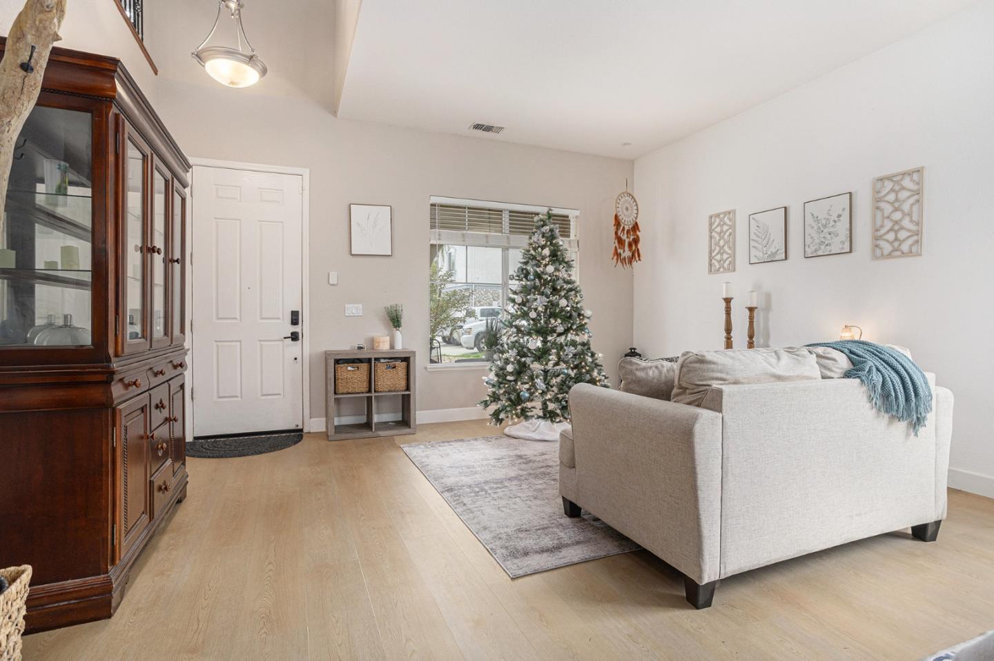 130 Ridge Crest Court Oakley, CA 94561 - Photo 8 of 59 a living room with furniture and a window
