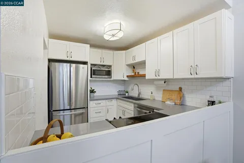 $476,000 | 700 Suntree Lane, Unit 711, Pleasant Hill, CA 94523