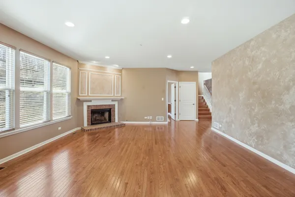 $3,750 | 715 Blue Ridge Drive, Streamwood, IL 60107