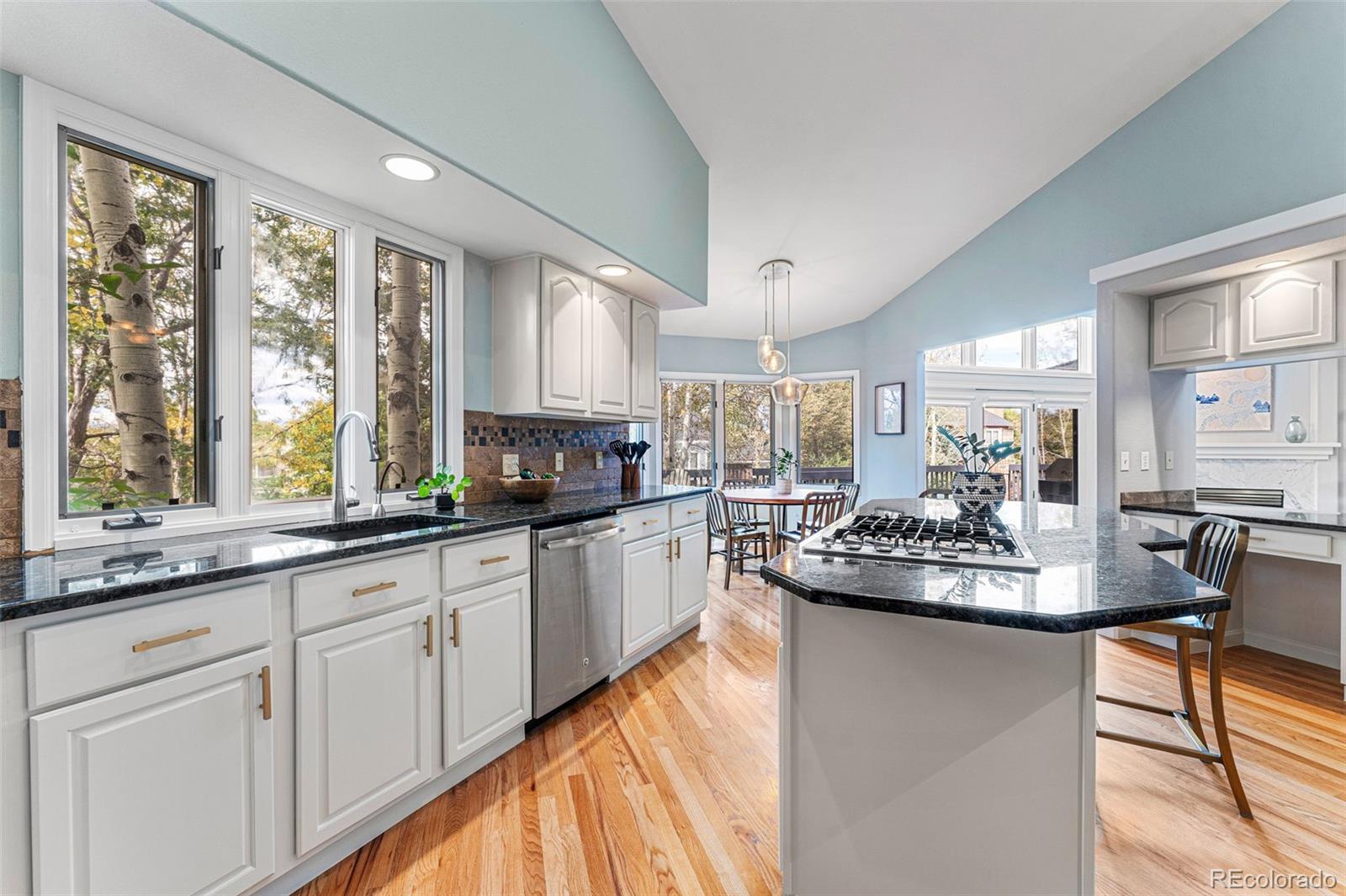 2231 Summitview Drive Longmont, CO 80504 - Photo 17 of 37