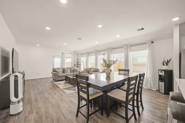 $2,300 | 3019 Live Spgs Way, Rosenberg, TX 77471