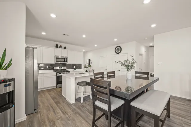 $2,300 | 3019 Live Spgs Way, Rosenberg, TX 77471