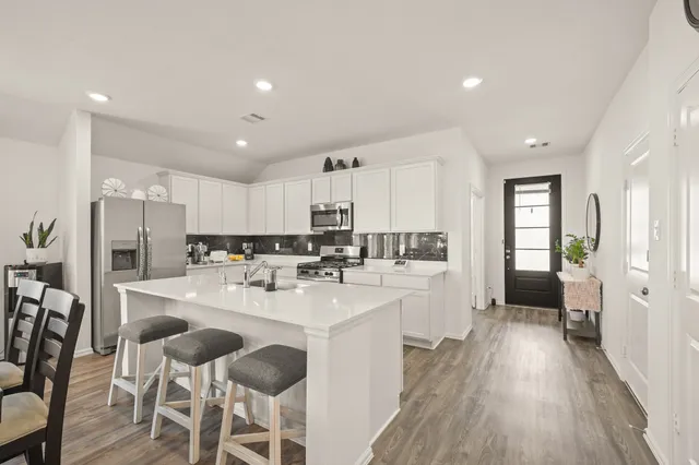 $2,300 | 3019 Live Spgs Way, Rosenberg, TX 77471