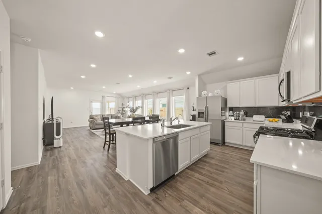 $2,300 | 3019 Live Spgs Way, Rosenberg, TX 77471