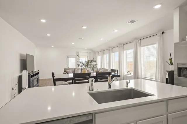 $2,300 | 3019 Live Spgs Way, Rosenberg, TX 77471