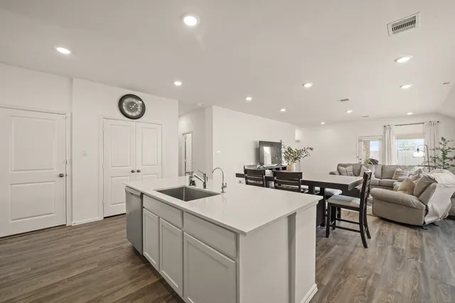 $2,300 | 3019 Live Spgs Way, Rosenberg, TX 77471