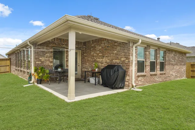 $2,300 | 3019 Live Spgs Way, Rosenberg, TX 77471