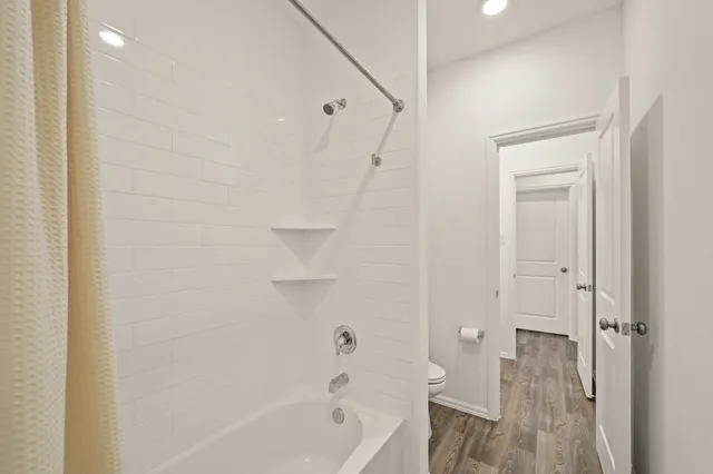 $2,300 | 3019 Live Spgs Way, Rosenberg, TX 77471