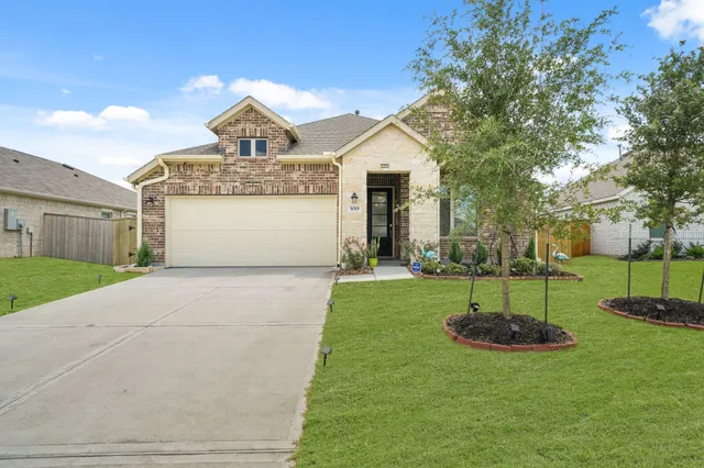 $2,300 | 3019 Live Spgs Way, Rosenberg, TX 77471