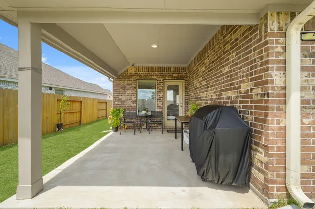 $2,300 | 3019 Live Spgs Way, Rosenberg, TX 77471