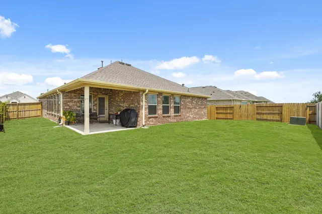 $2,300 | 3019 Live Spgs Way, Rosenberg, TX 77471