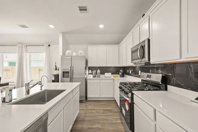 $2,300 | 3019 Live Spgs Way, Rosenberg, TX 77471