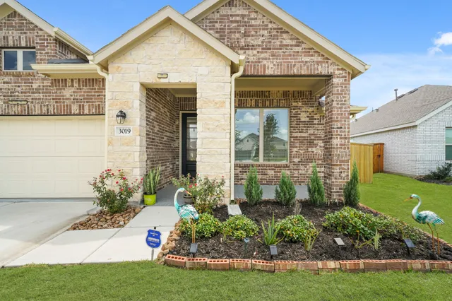 $2,300 | 3019 Live Spgs Way, Rosenberg, TX 77471