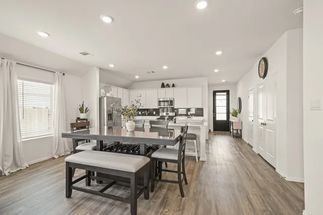 $2,300 | 3019 Live Spgs Way, Rosenberg, TX 77471