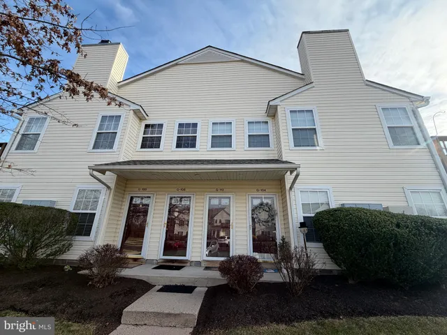 $2,000 | 112 Horseshoe Drive, Unit 112, Quakertown, PA 18951
