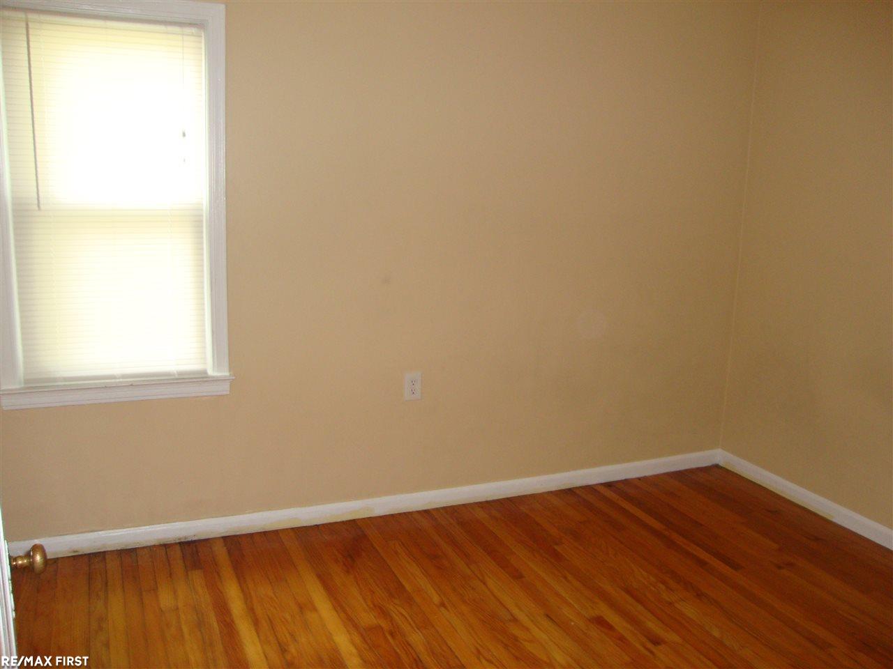 23731 Rausch Avenue Eastpointe, MI 48021 - Photo 9 of 23 31326655-8.JPG