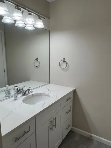 $2,400 | 1226 North Knollwood Drive, Palatine, IL 60067