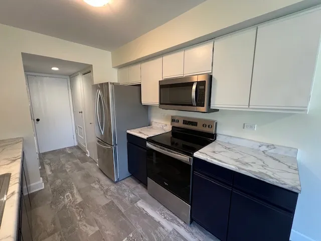 $2,400 | 1226 North Knollwood Drive, Palatine, IL 60067