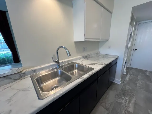 $2,400 | 1226 North Knollwood Drive, Palatine, IL 60067