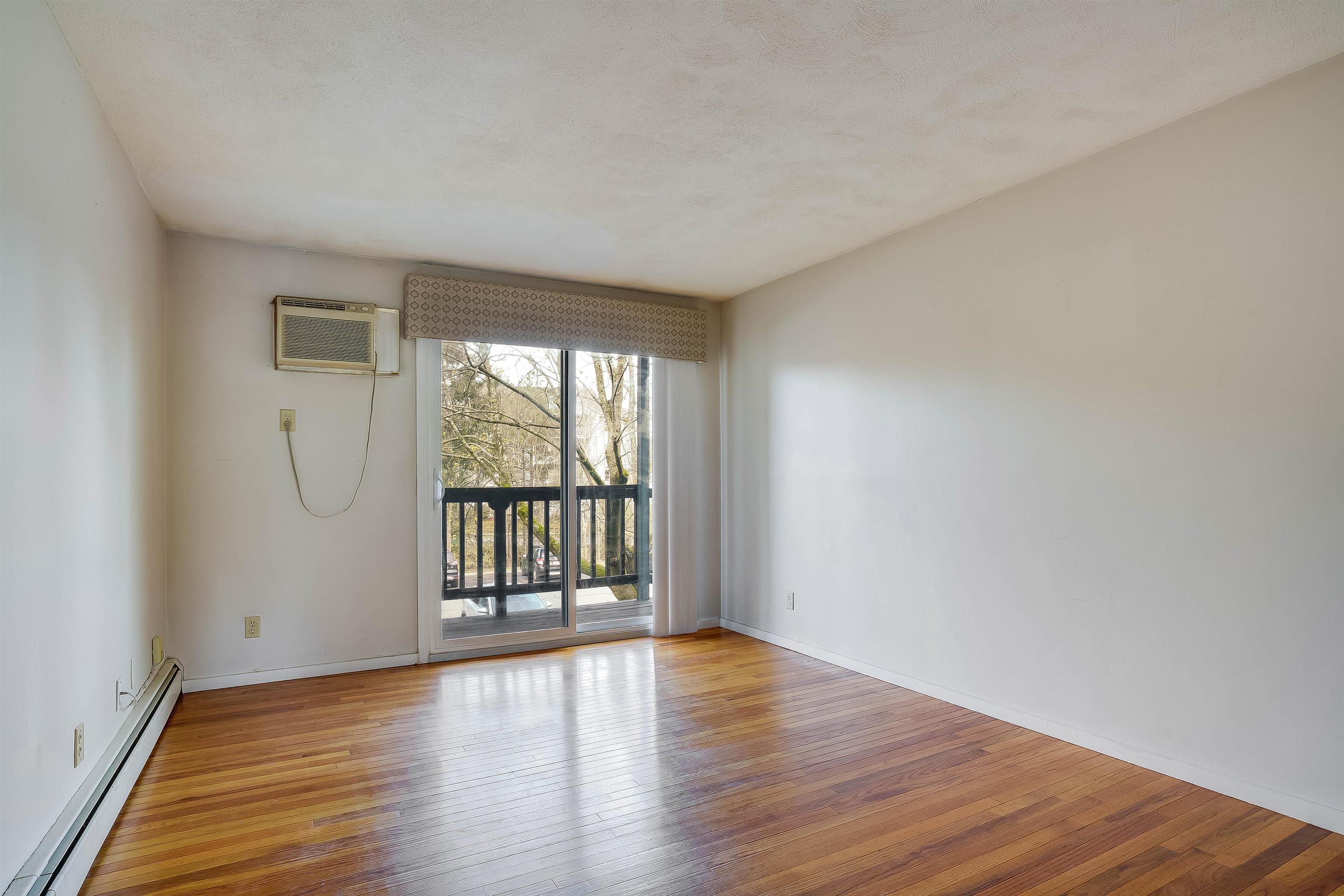 310 Brook Village Road, Unit 24 Nashua, NH 03062 - Photo 6 of 29 Gallery Image 6
