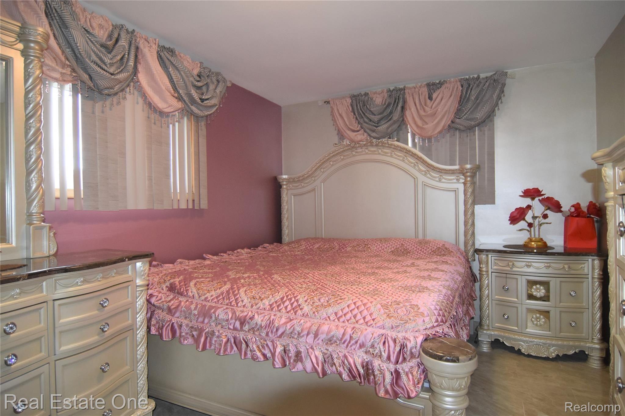 5151 Chase Road Dearborn, MI 48126 - Photo 32 of 39 DSC_4216 - Copy - Copy - Copy.JPG